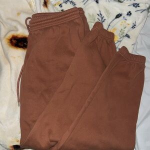 Brown women’s sweats with pockets